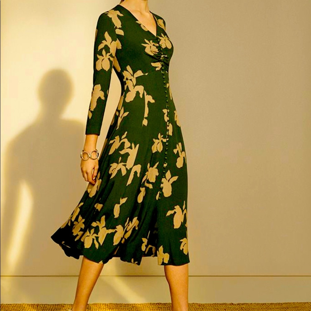 Gorgeous spring long sleeve Fold 👗 dress. Green and beige flowers